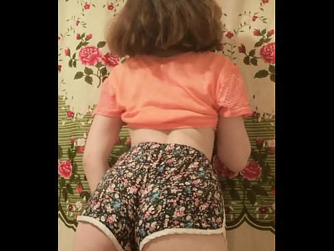❤️ Sexy matashin jariri yana cire guntun wando a kyamara ️ Ingantacciyar iskanci ☑