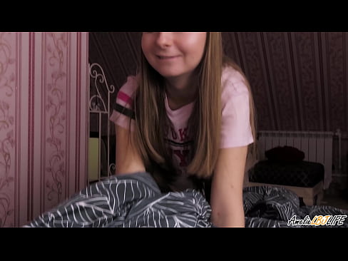 ❤️ Blondie tana tsotsar BFF's dinta sosai kuma ta sami Cum A Bakinta ️ Ingantacciyar iskanci ☑